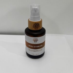 image huile d'argan devant