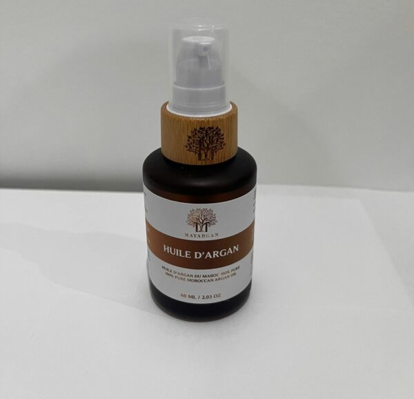 image huile d'argan devant
